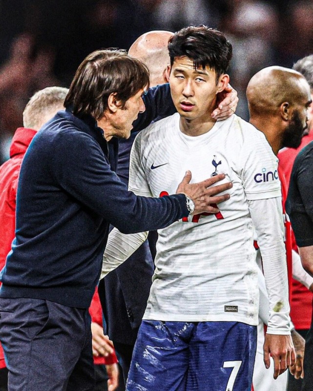 开云体育平台 -荷甲窗口期再迎强敌，尤文图斯迎来里程碑，主帅态度：媒体盛赞，轮换策略成焦点(意甲罗马队vs尤文图斯比赛前瞻)