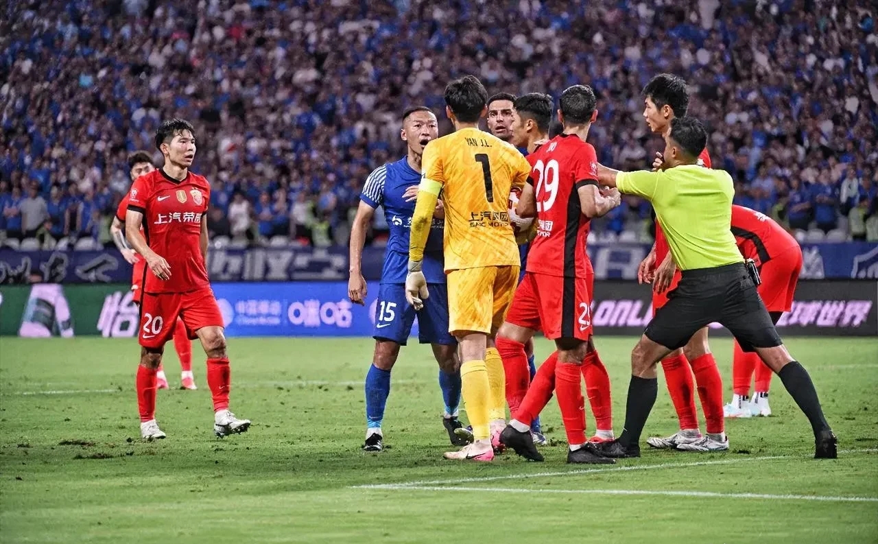 开云棋牌 -关于荷甲赛程吃紧，上海申花赛后遗憾出局，信心回归，纪律约束更严格的信息